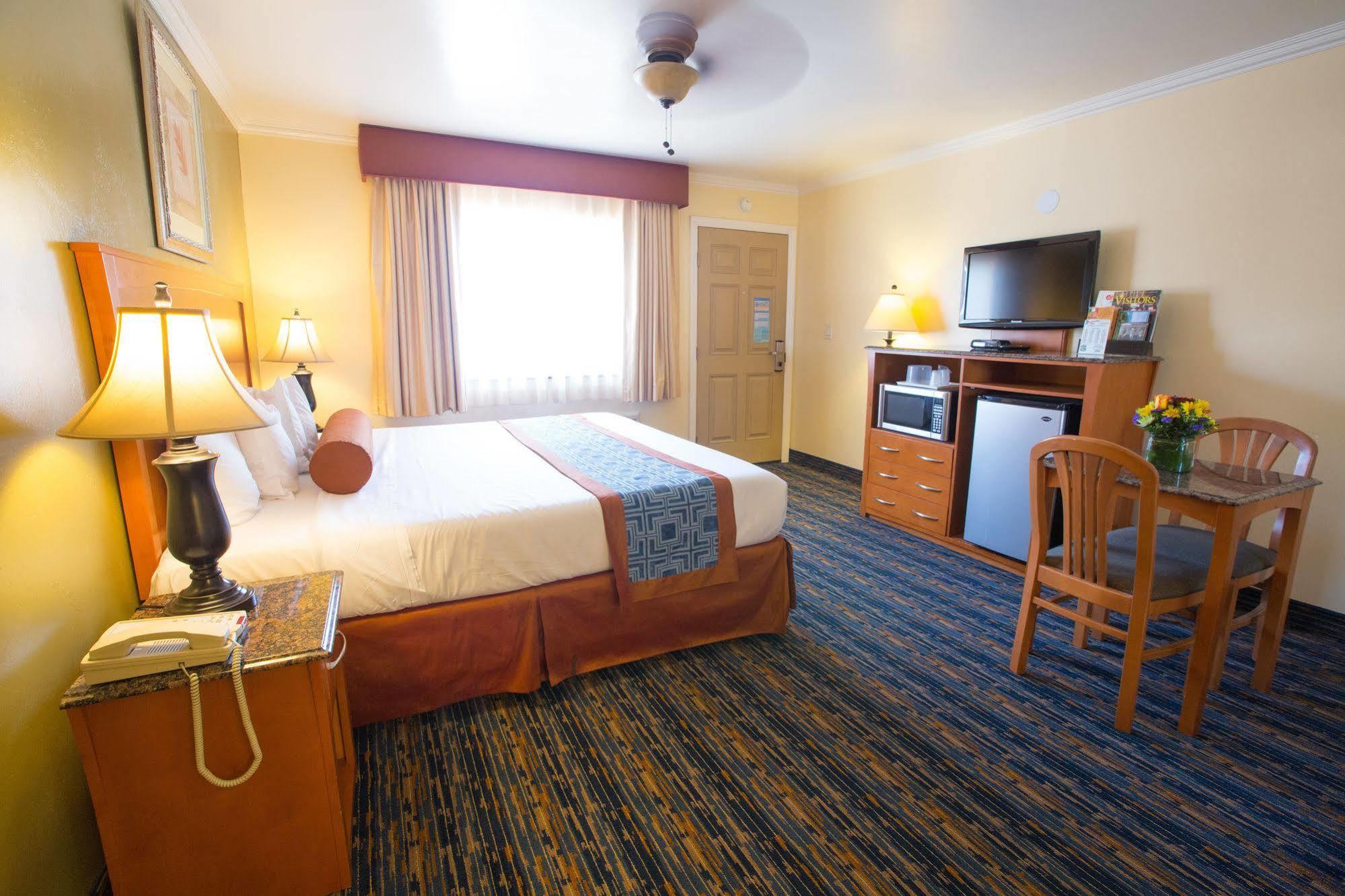 Beachwalker Inn & Suites Pismo Beach Buitenkant foto